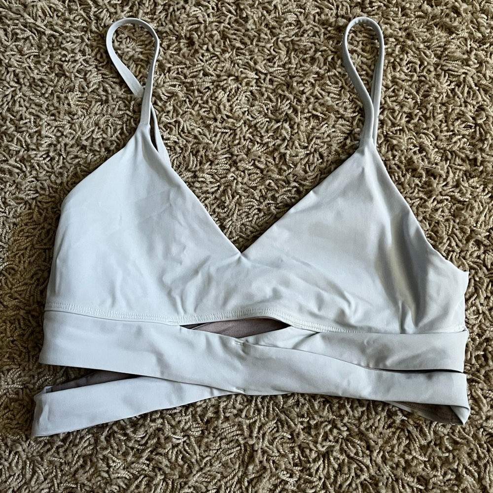 Lululemon Sports Bra (Delicate Mint, Size 6)